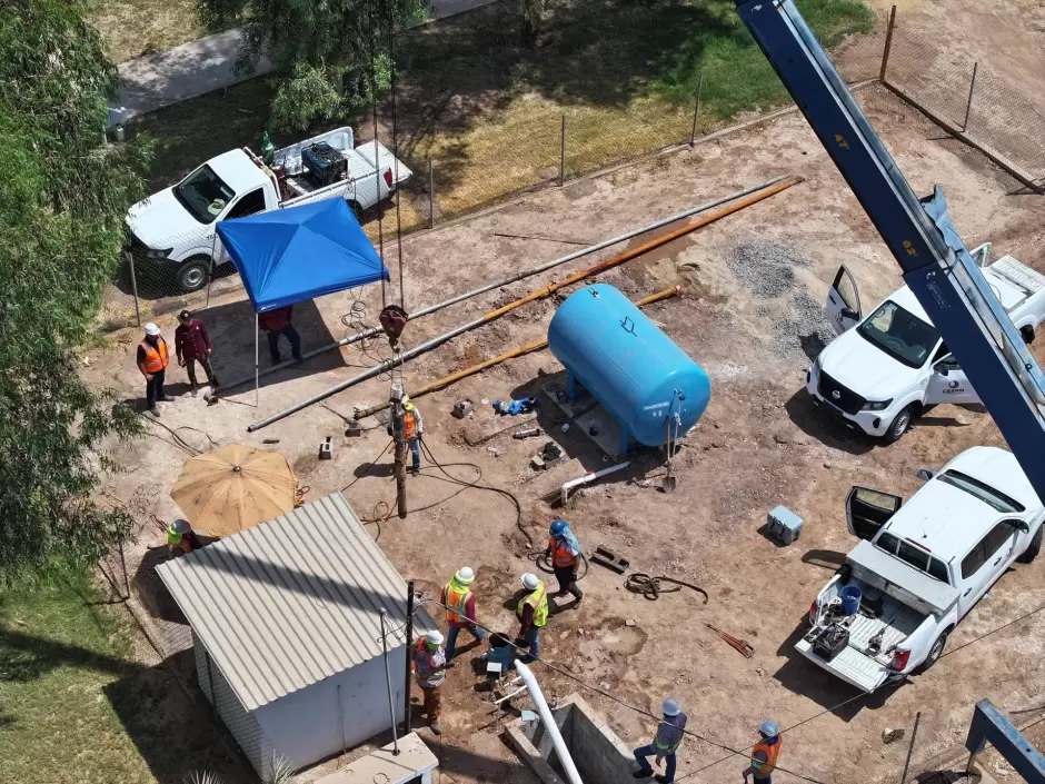 Infraestructura de agua potable en ejido M�xico con nueva tuber�a de PVC