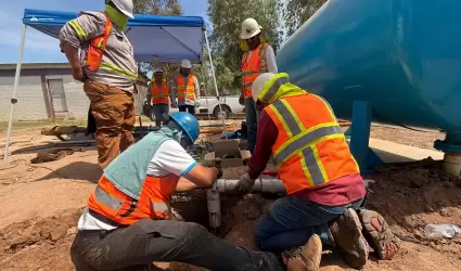 Infraestructura de agua potable en ejido M�xico con nueva tuber�a de PVC
