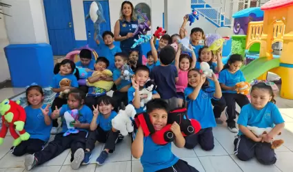 Donaci�n de m�s de 4,300 peluches a ni�os necesitados