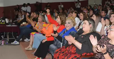 Espacio Diferente, Con el Coraz�n por Delante