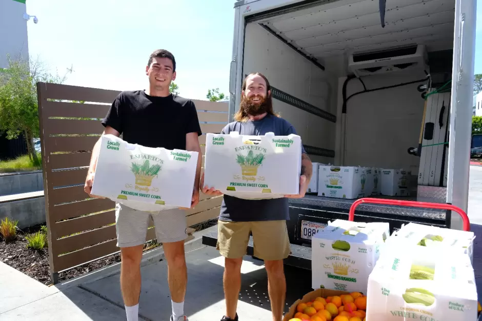 Donan m�s de 2,800 platillos para familias de la regi�n