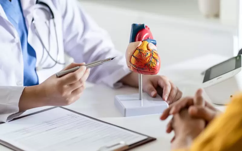 Complicaciones cardiovasculares asociadas a la apnea del sue�o.