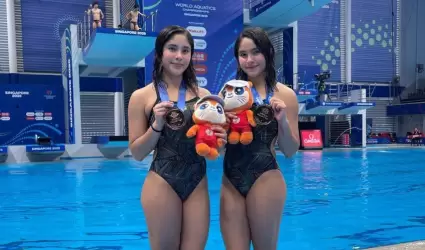 Gemelas M�a y L�a Cueva