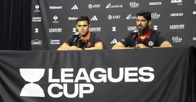 Sebasti�n Abreu y Joe Corona