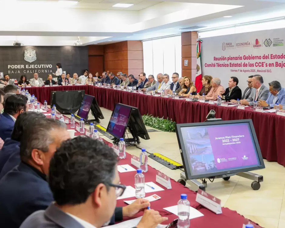 Di�logo abierto con sector empresarial