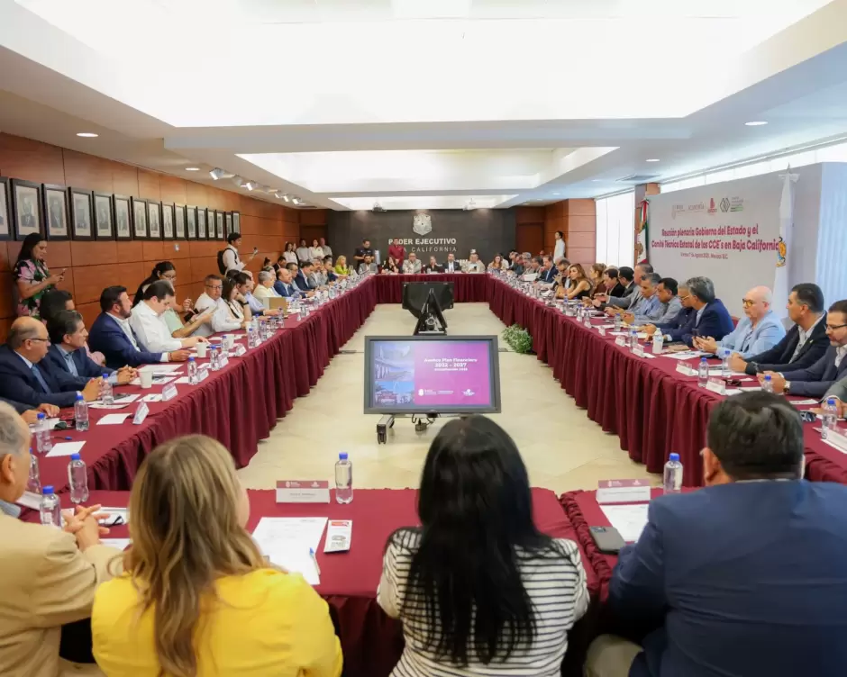 Di�logo abierto con sector empresarial