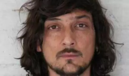 Le�n Larregui