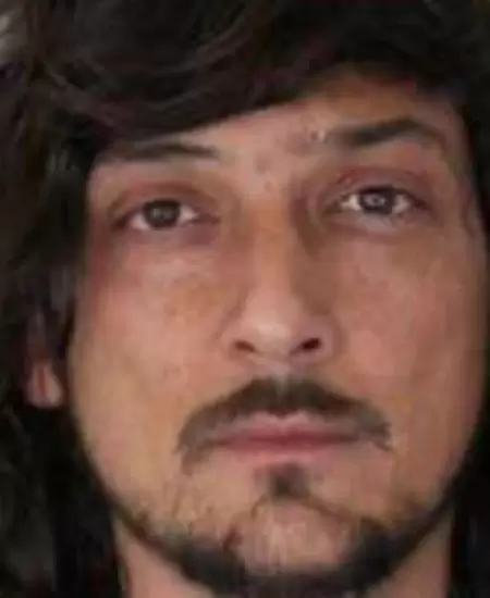Le�n Larregui