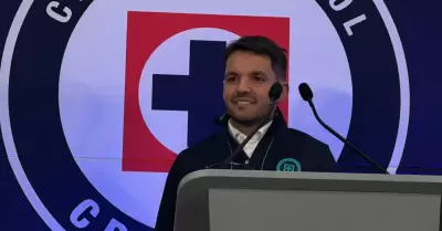 Nicol�s Larcam�n, director t�cnico del Cruz Azul.