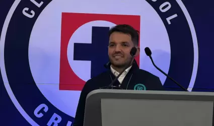 Nicol�s Larcam�n, director t�cnico del Cruz Azul.