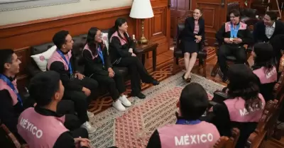 Claudia Sheinbaum recibi� a medallistas de los juegos acu�ticos de Singapur