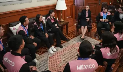 Claudia Sheinbaum recibi� a medallistas de los juegos acu�ticos de Singapur