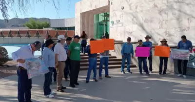 Manifestaci�n en la CEA, en rechazo a la construcci�n de tres presas