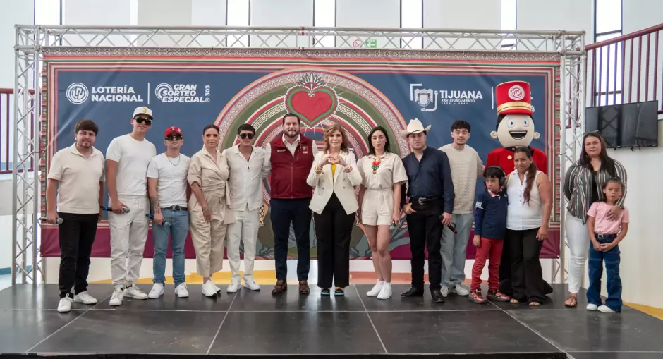 Presentaci�n del billete de Loter�a Nacional en honor a la comunidad migrante