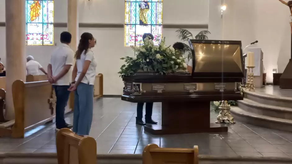 Velaci�n de cuerpo presente del sacerdote Julio C�sar Castillo