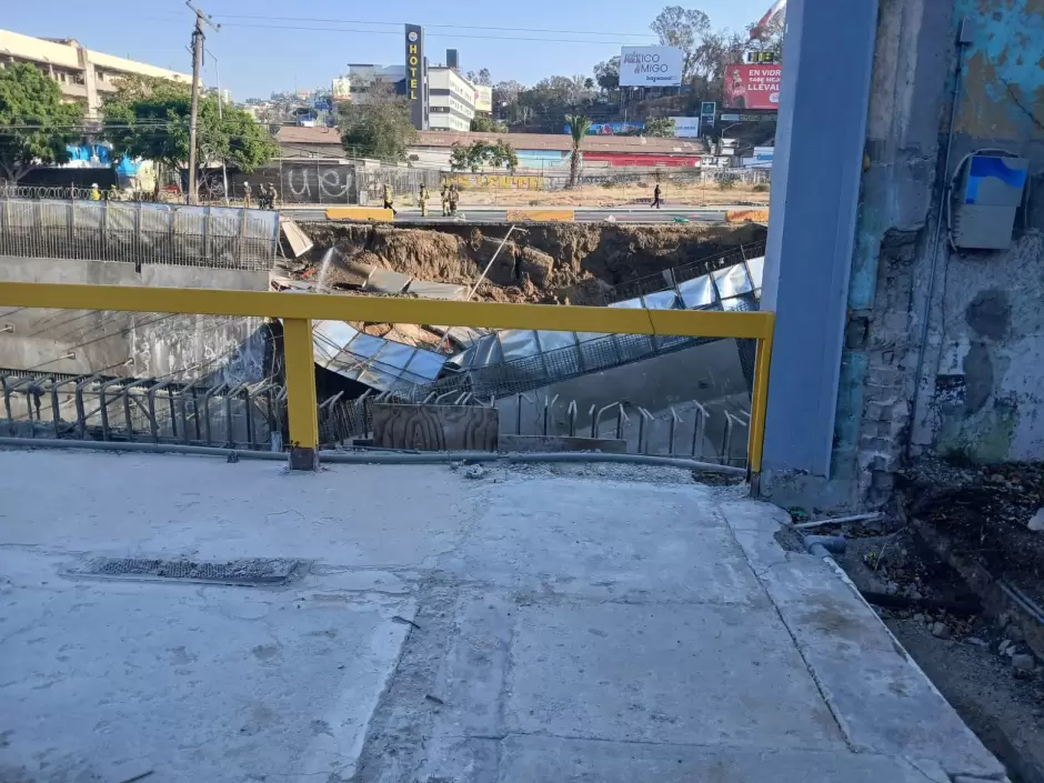 Socav�n en la Avenida Revoluci�n