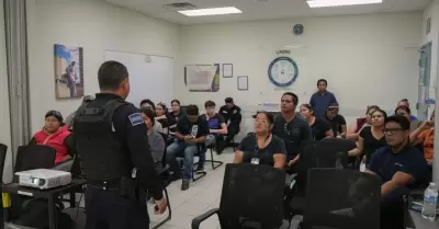 Pl�tica preventiva sobre seguridad personal y uso de botones de emergencia