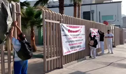 M�dicos y enfermeras del Hospital Materno Infantil
