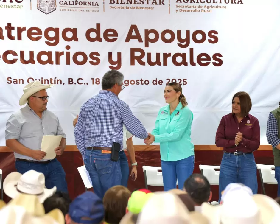 Enntrega de apoyos pecuarios y rurales en Villa de Jes�s Mar�a