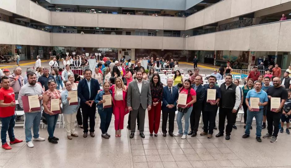 Entrega Ismael Burgue�o 96 t�tulos de propiedad a familias tijuanenses