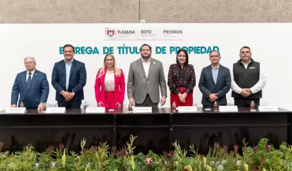 Entrega Ismael Burgue�o 96 t�tulos de propiedad a familias tijuanenses
