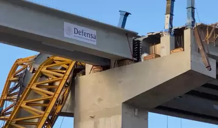 Colapsa gr�a y estructura met�lica en obras del viaducto elevado en Tijuana