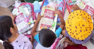 Entrega de �tiles escolares