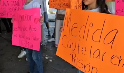 Familiares y amigos de Silvia Aurora L�pez