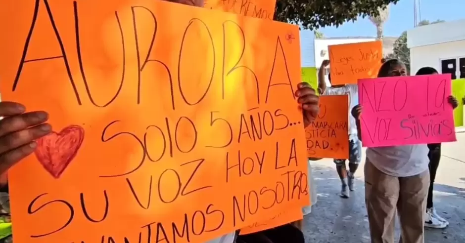 Familiares y amigos de Silvia Aurora L�pez