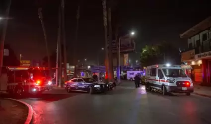 Hombre permanece hospitalizado tras ca�da en local comercial de San Ysidro
