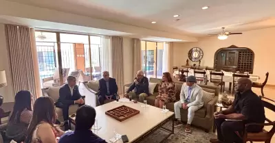 Reuni�n de Lorenia Valles con c�nsul de Estados Unidos y sector minero
