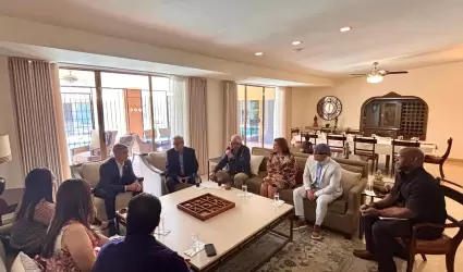 Reuni�n de Lorenia Valles con c�nsul de Estados Unidos y sector minero