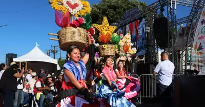 Representaci�n de la Guelaguetza 2025 en Tijuana