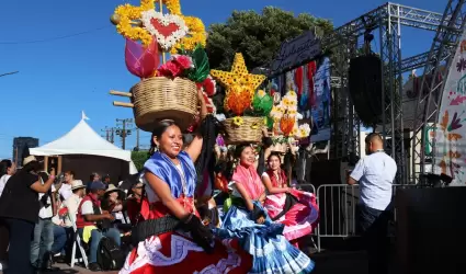 Representaci�n de la Guelaguetza 2025 en Tijuana