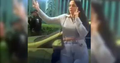 Joven que insulta a polic�a