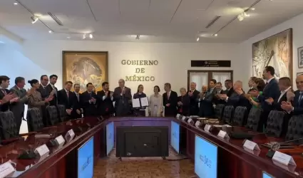 Sheinbaum se re�ne con gasolineros