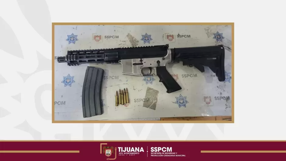 Detenidos con arma larga y cartulinas con amenazas