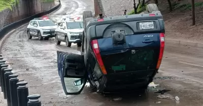 Volcamiento en Luis Encinas y Am�ricas