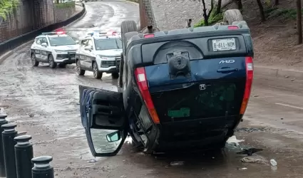 Volcamiento en Luis Encinas y Am�ricas