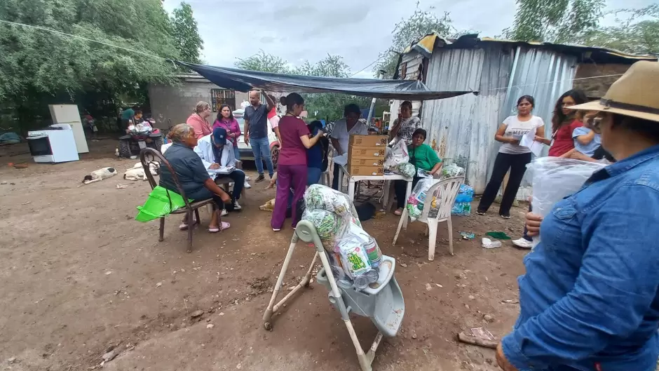 Entregan apoyos a familias del Tazajal y La Victoria afectadas por las lluvias
