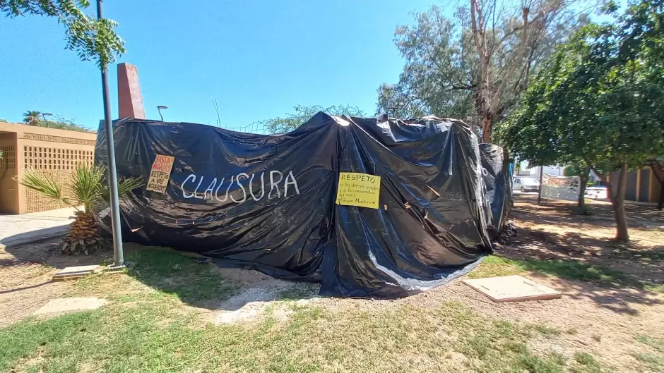 Impiden trabajos de construcci�n de una cisterna en el �rea oriente del Parque Madero.