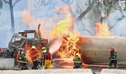 Explosi�n de pipa cargada con gas