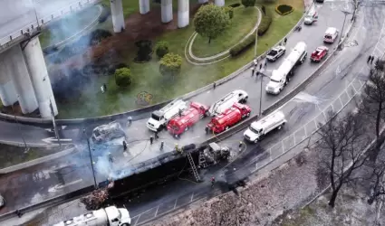 Explosi�n de una pipa de gas abajo del puente de la Concordia en la alcald�a Izt