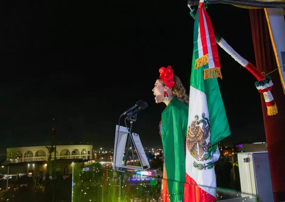 Dan Grito de Independencia 100 mil bajacalifornianos con la Gobernadora Marina Del Pilar �vila Olmeda