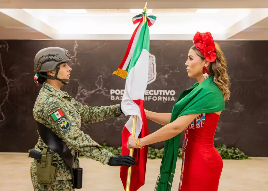 Dan Grito de Independencia 100 mil bajacalifornianos con la Gobernadora Marina Del Pilar �vila Olmeda