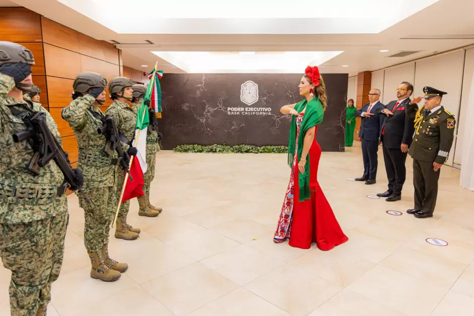 Dan Grito de Independencia 100 mil bajacalifornianos con la Gobernadora Marina Del Pilar �vila Olmeda