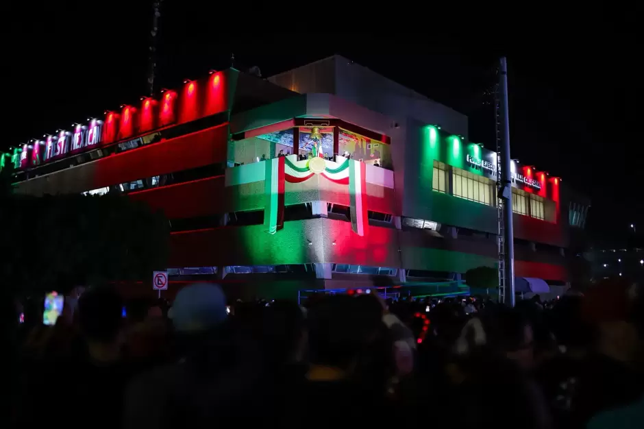 Dan Grito de Independencia 100 mil bajacalifornianos con la Gobernadora Marina Del Pilar �vila Olmeda