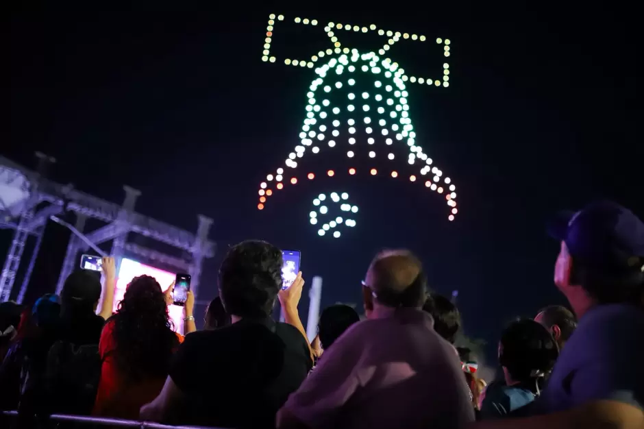 Dan Grito de Independencia 100 mil bajacalifornianos con la Gobernadora Marina Del Pilar �vila Olmeda