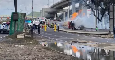 Explosi�n de una pipa de gas abajo del puente de la Concordia en la alcald�a Izt