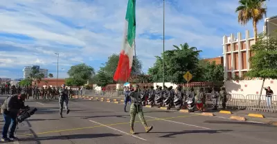 Desfile C�vico-Militar conmemorativo de los 215 a�os de la Independencia de M�xi